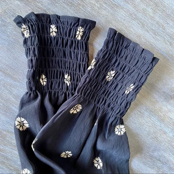 ✨HP✨Madewell 🆕|♻️(Re)sourced Georgette Square-Neck Smock-Waist Top in Bloom Dot - Picture 4 of 6